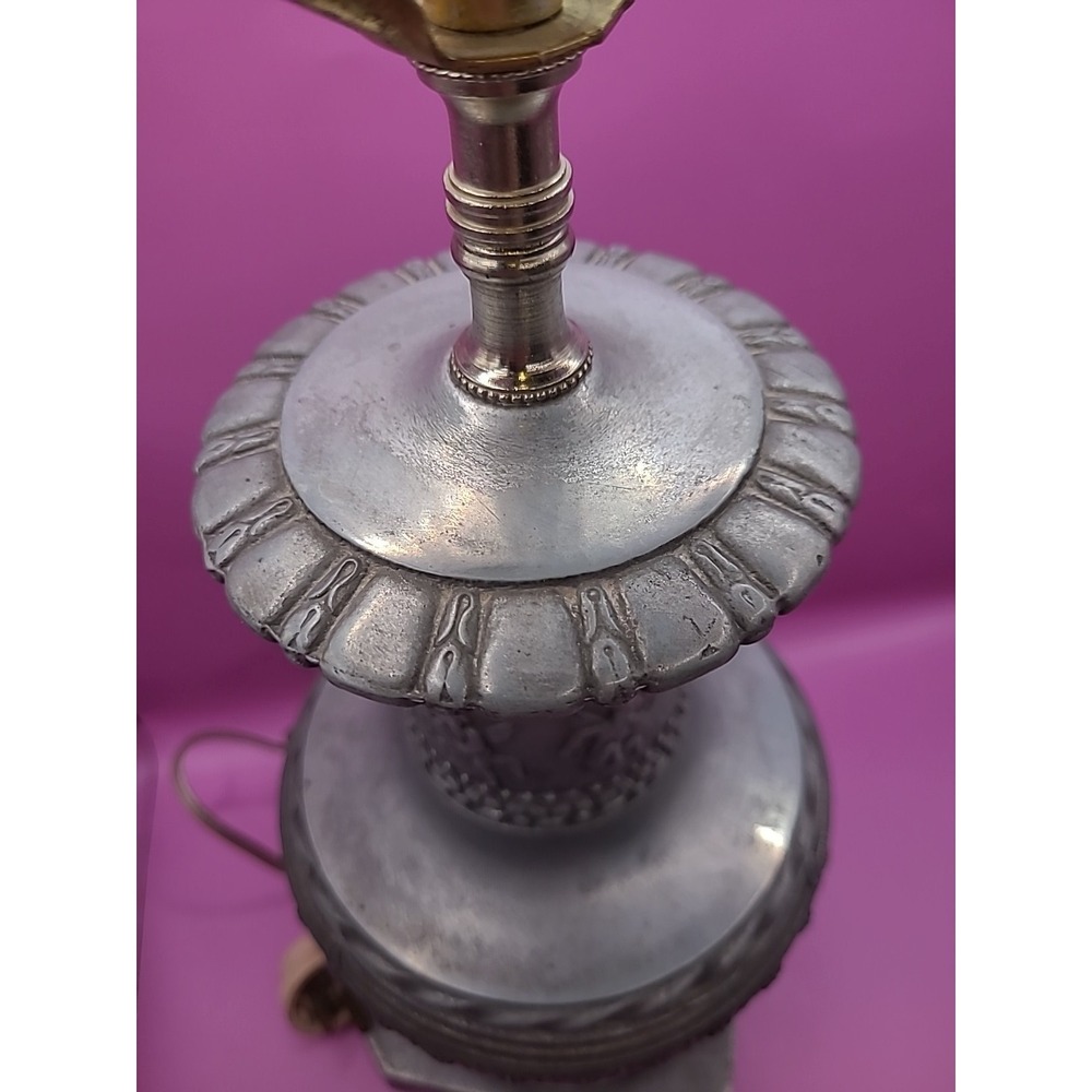Vintage Baroque Style Ornate Embossed Metal Lamp with Cherubs Tested - Picture 6 of 11